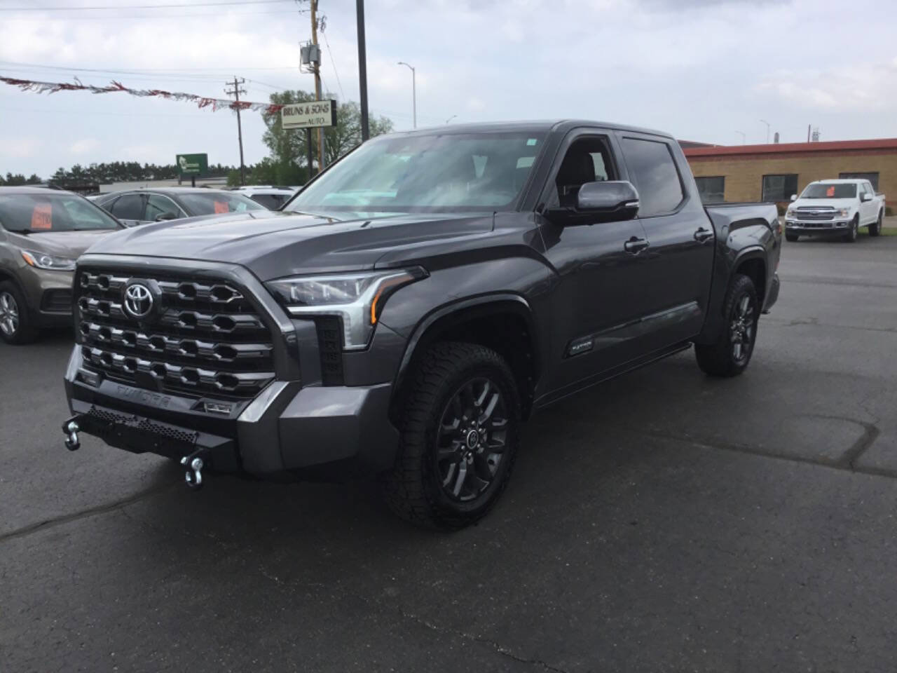 Used 2022 Toyota Tundra Platinum image 3