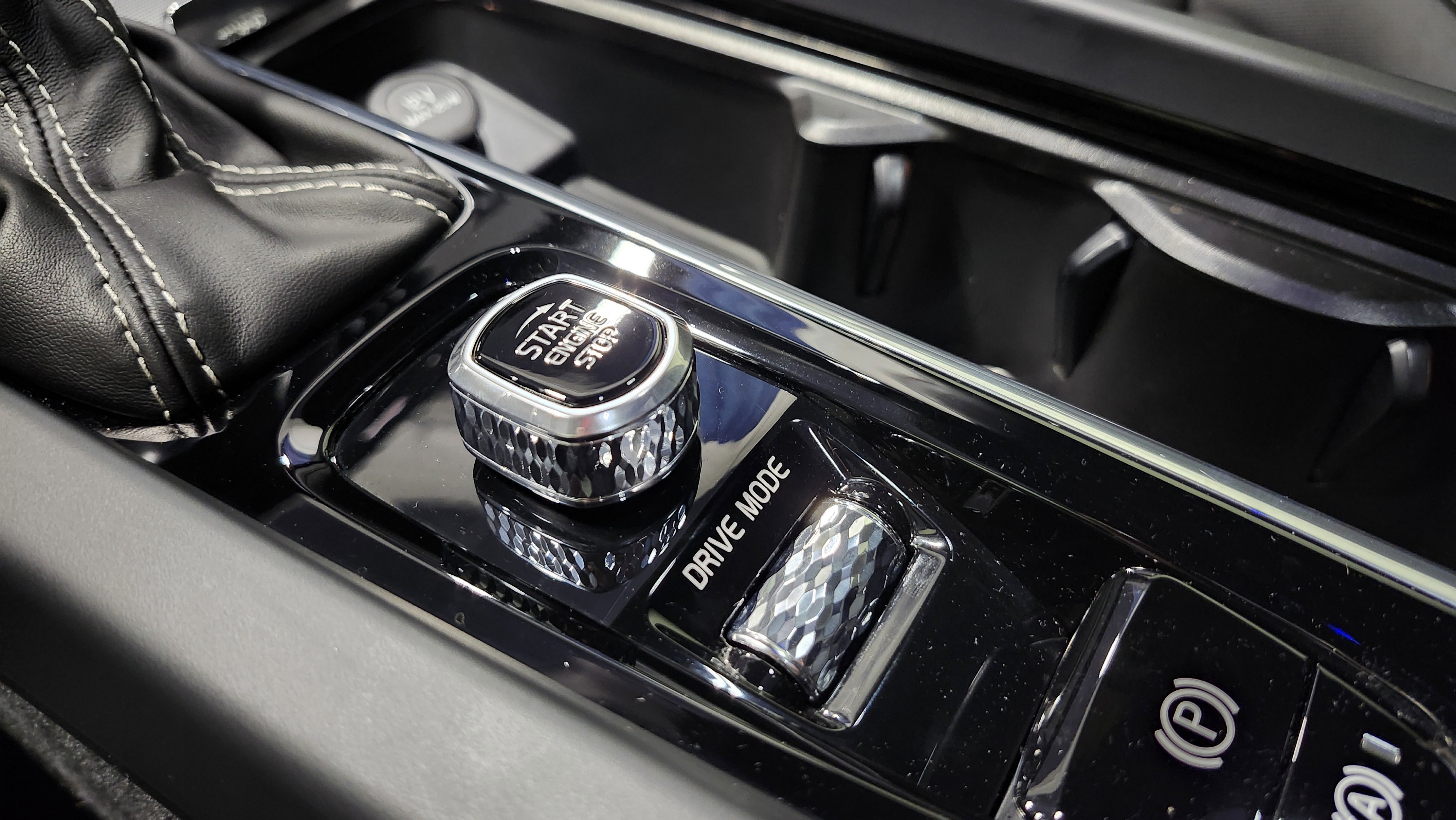 Used 2020 Volvo S60 T6 R-Design image 10