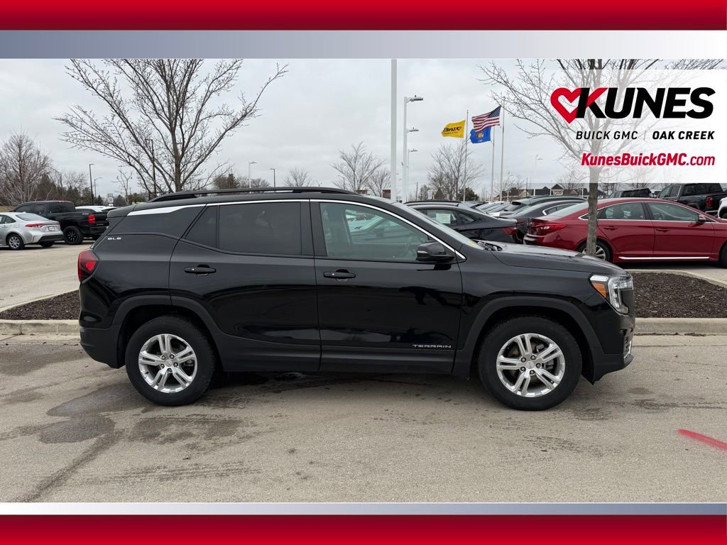 Used 2022 GMC Terrain SLE w/ Driver Convenience Package image 6