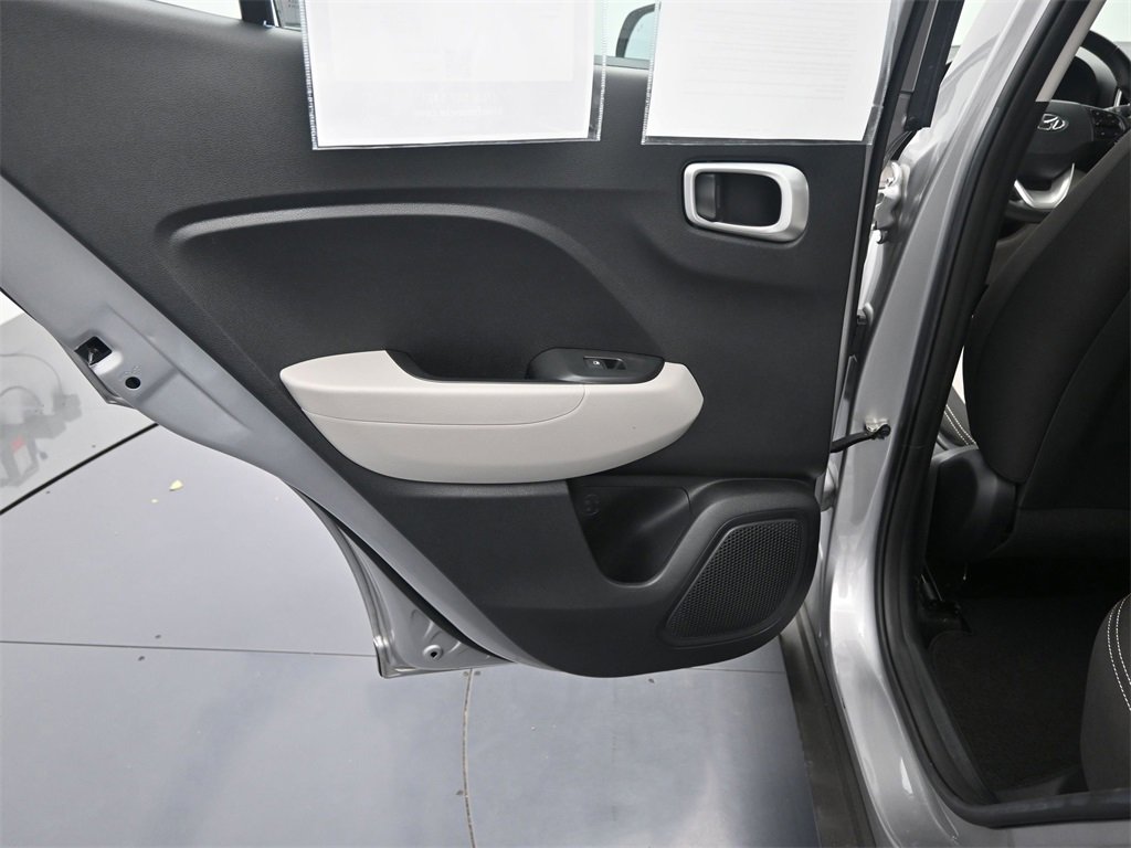 Used 2023 Hyundai Venue SEL image 13