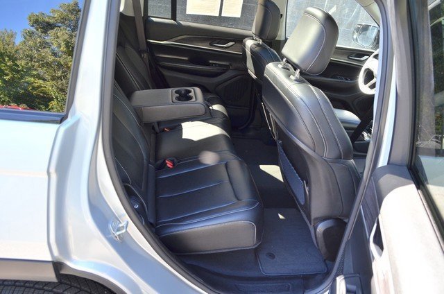 Used 2023 Jeep Grand Cherokee Limited image 35