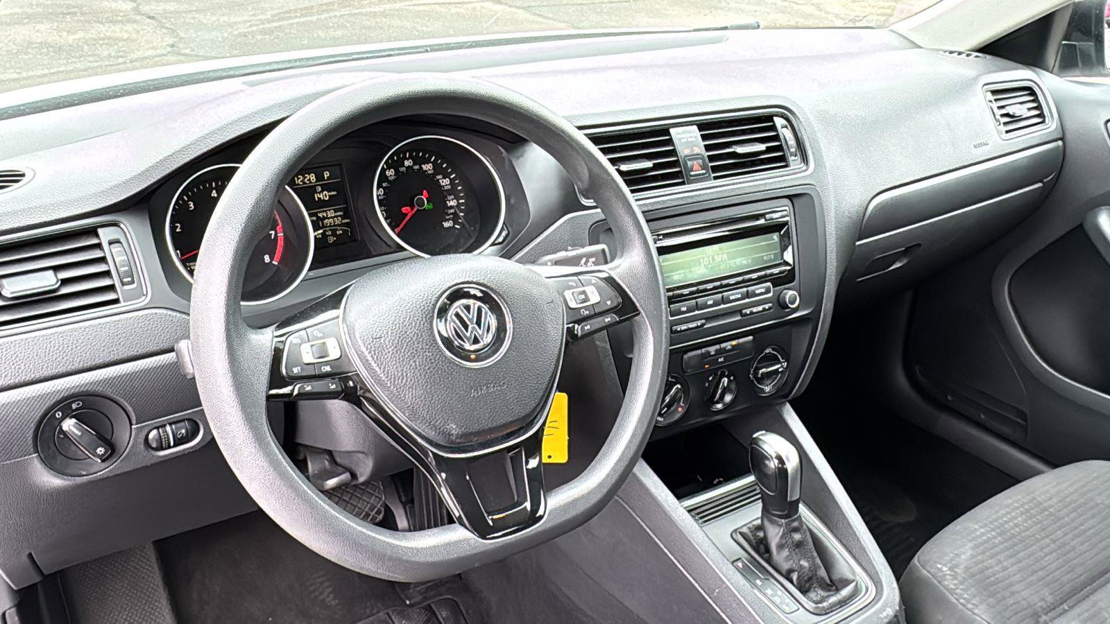 Used 2015 Volkswagen Jetta S image 16