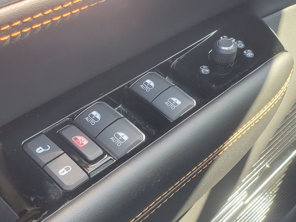 Used 2025 Jeep Grand Wagoneer L Series III w/ Rear Seat Video Group 1 AWD/4WD image 8