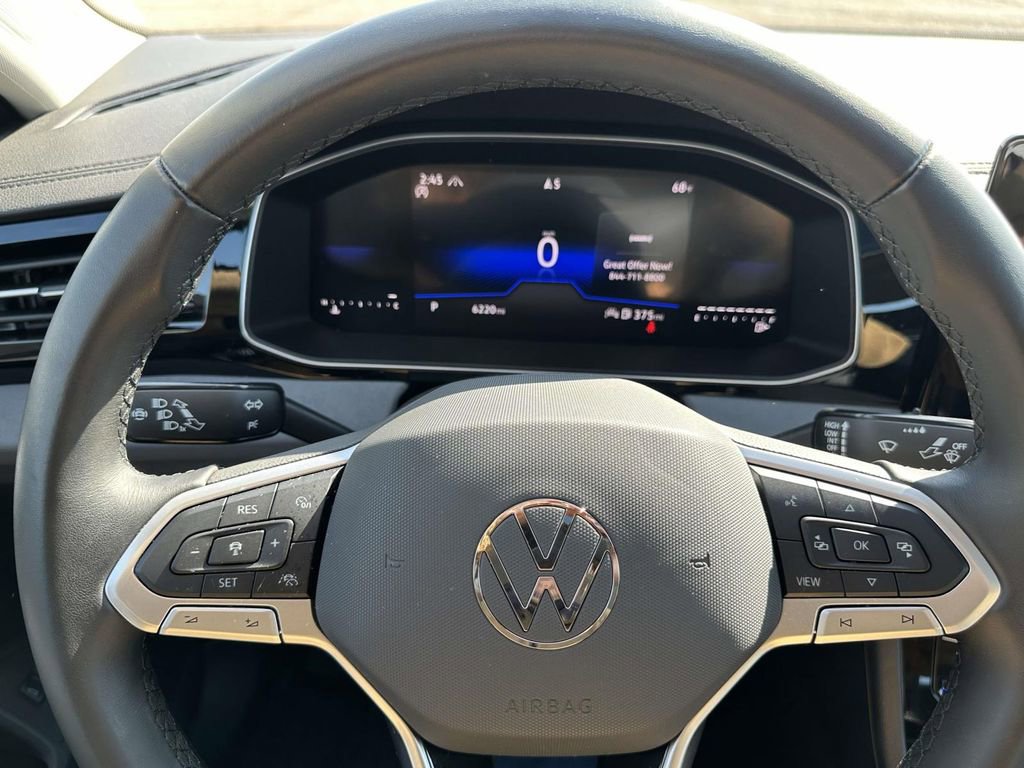 Used 2025 Volkswagen Jetta SE w/ Sunroof Package image 22