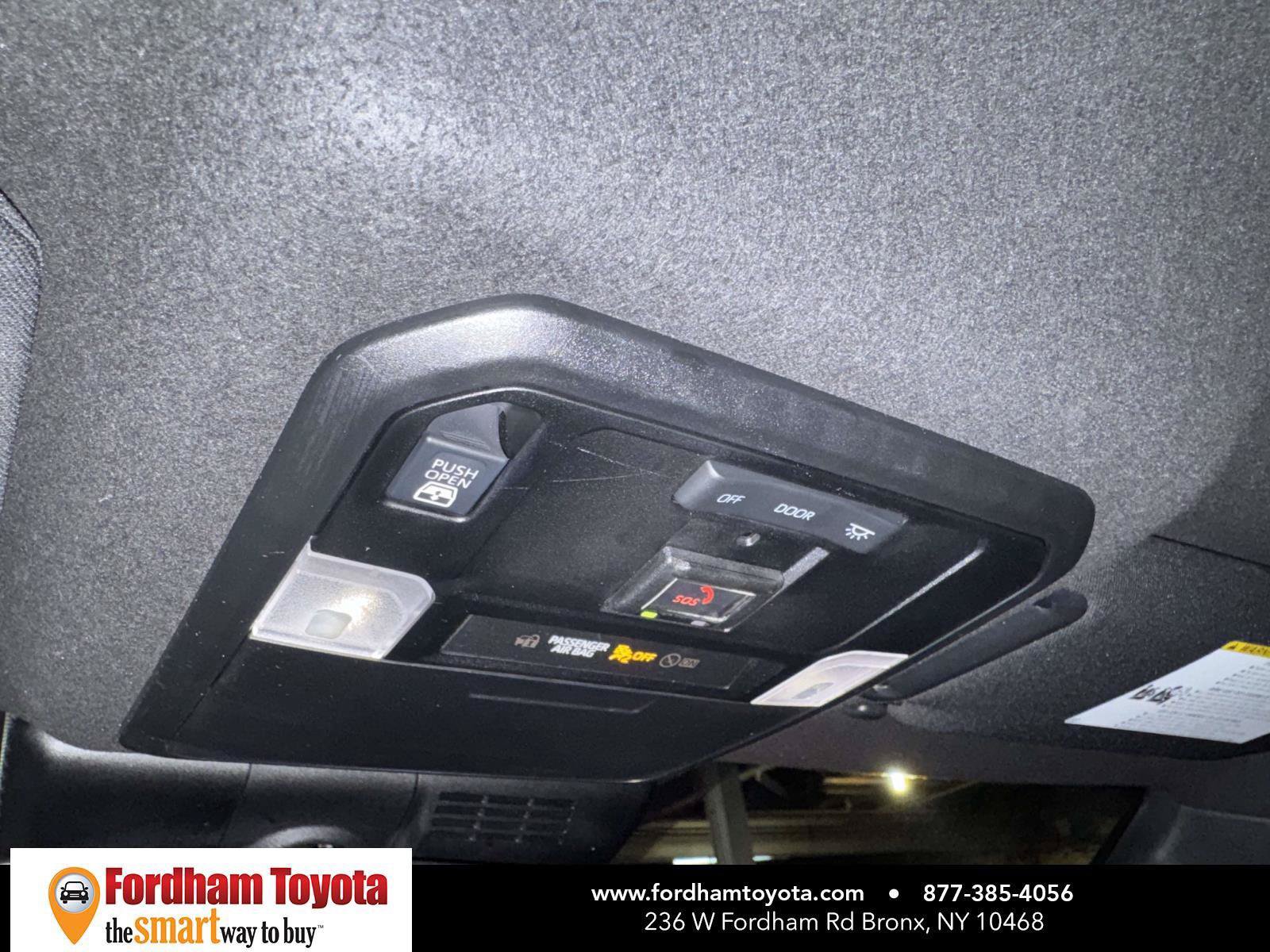 Used 2025 Toyota 4Runner SR5 AWD/4WD image 29