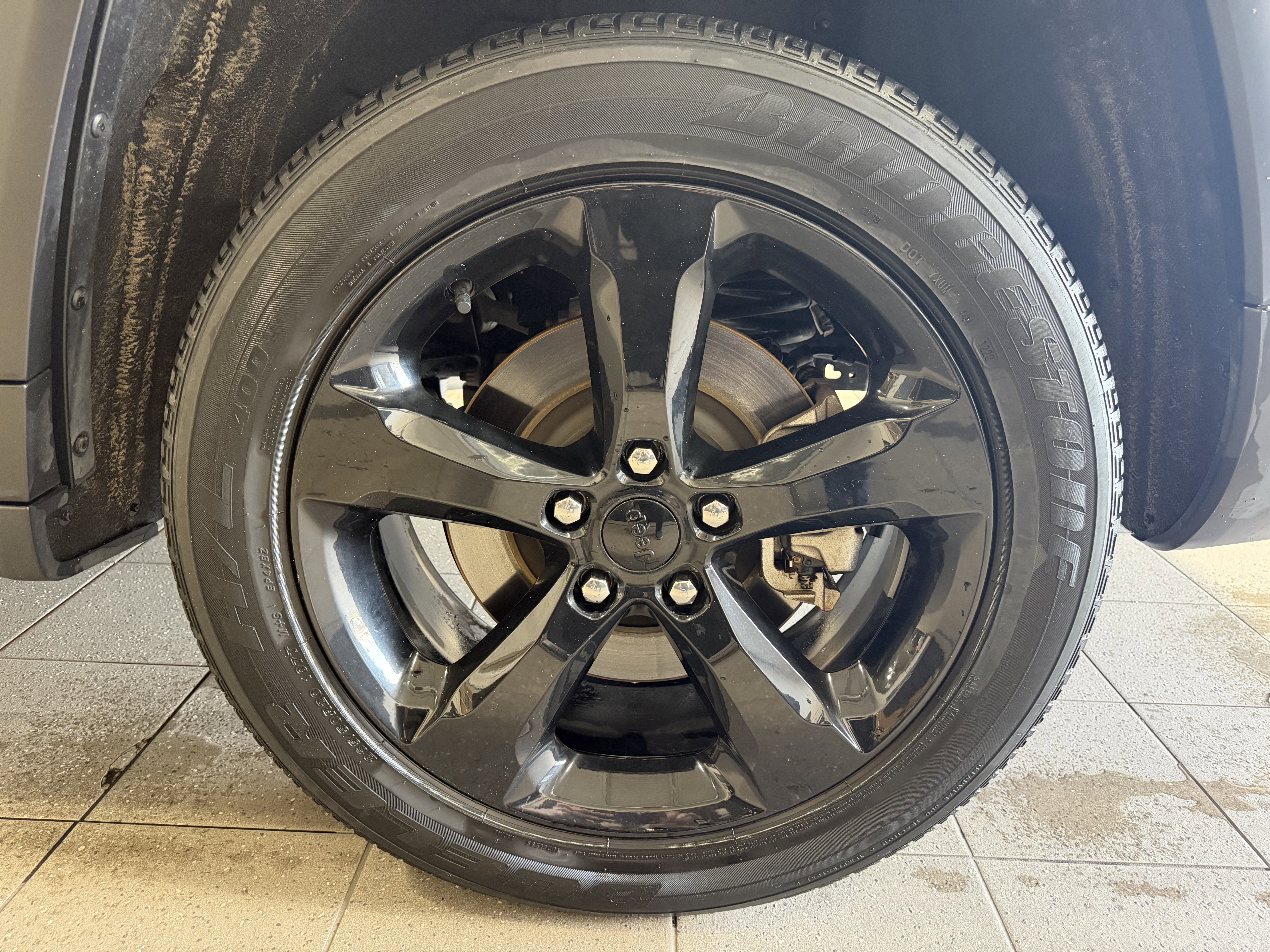 Used 2023 Jeep Grand Cherokee L Laredo image 7