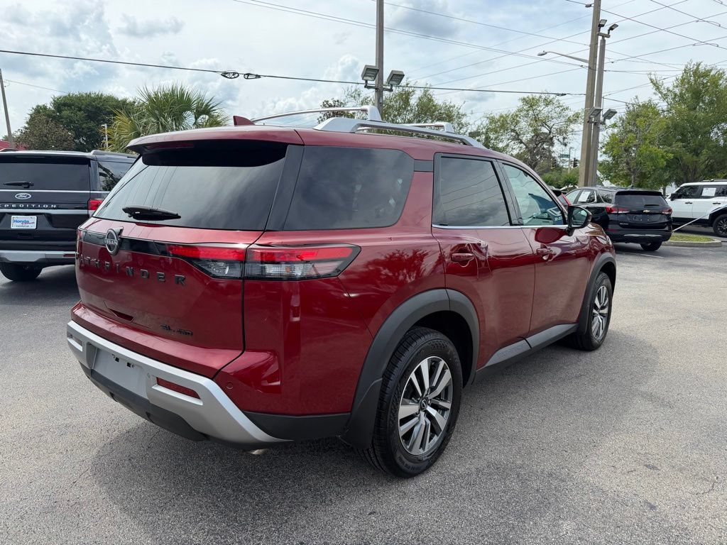 Used 2023 Nissan Pathfinder SL w/ Black Appearance Package AWD/4WD image 6