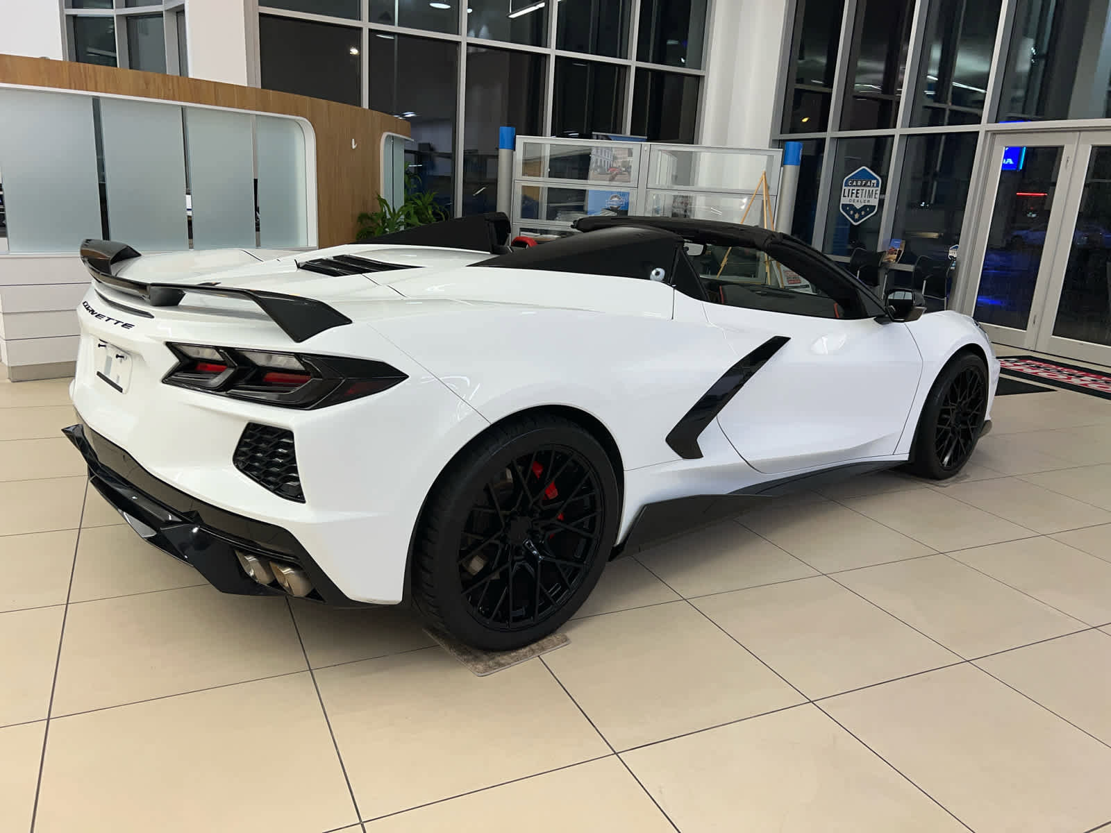 Used 2024 Chevrolet Corvette Stingray Premium Conv w/ Z51 Performance Package image 13