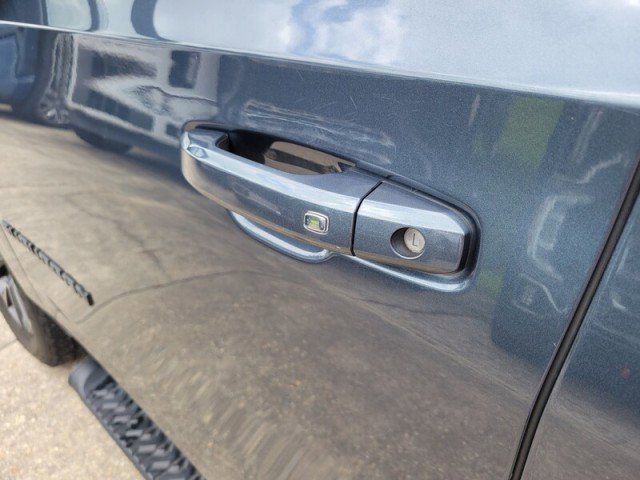 Used 2021 Chevrolet Suburban Z71 w/ Z71 Off-Road Package image 11