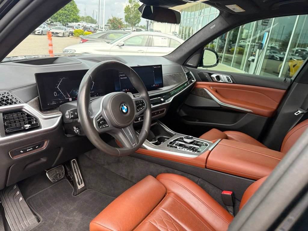 Used 2025 BMW X7 xDrive40i w/ M Sport Package AWD/4WD image 17