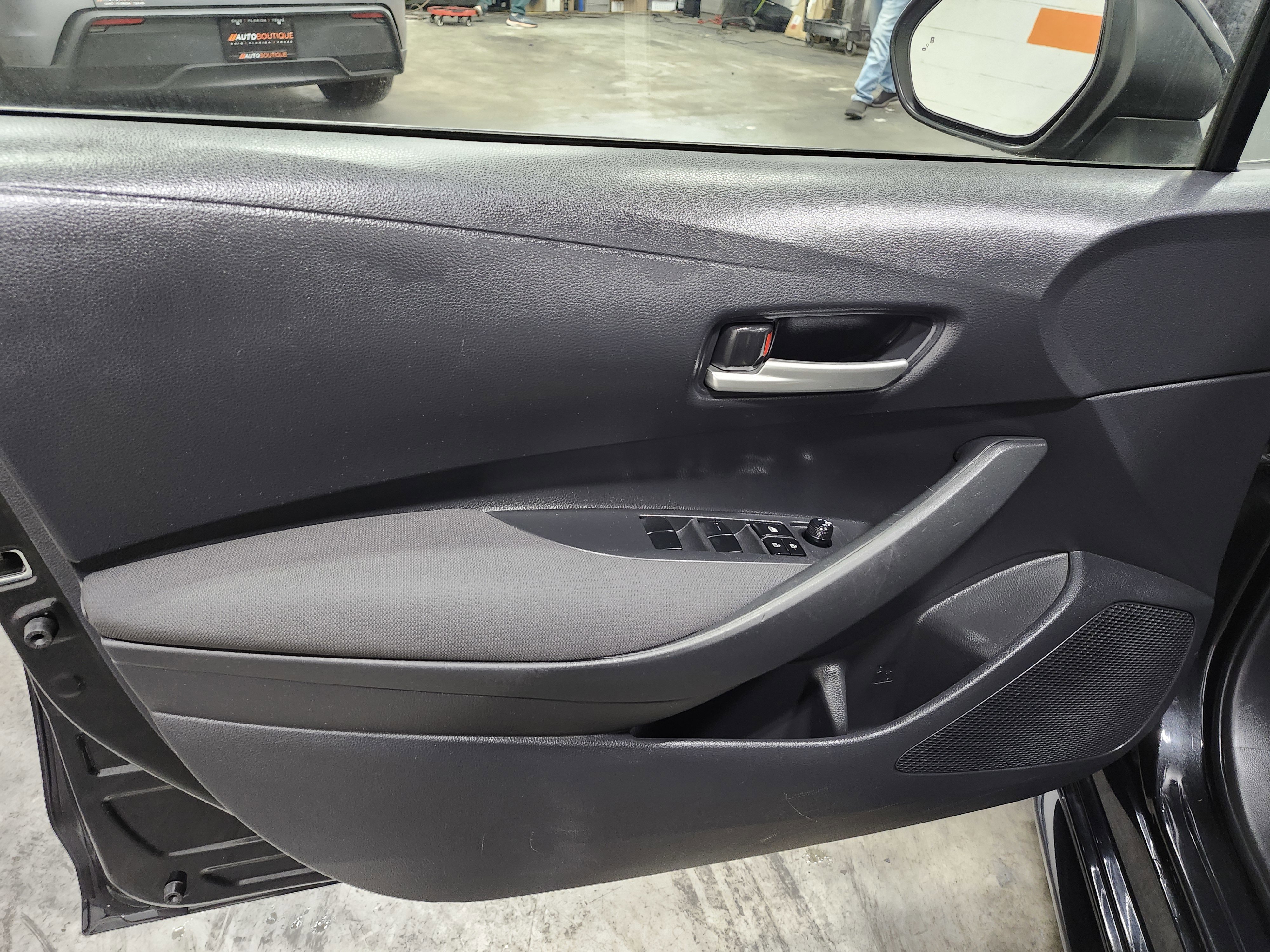 Used 2020 Toyota Corolla LE image 23