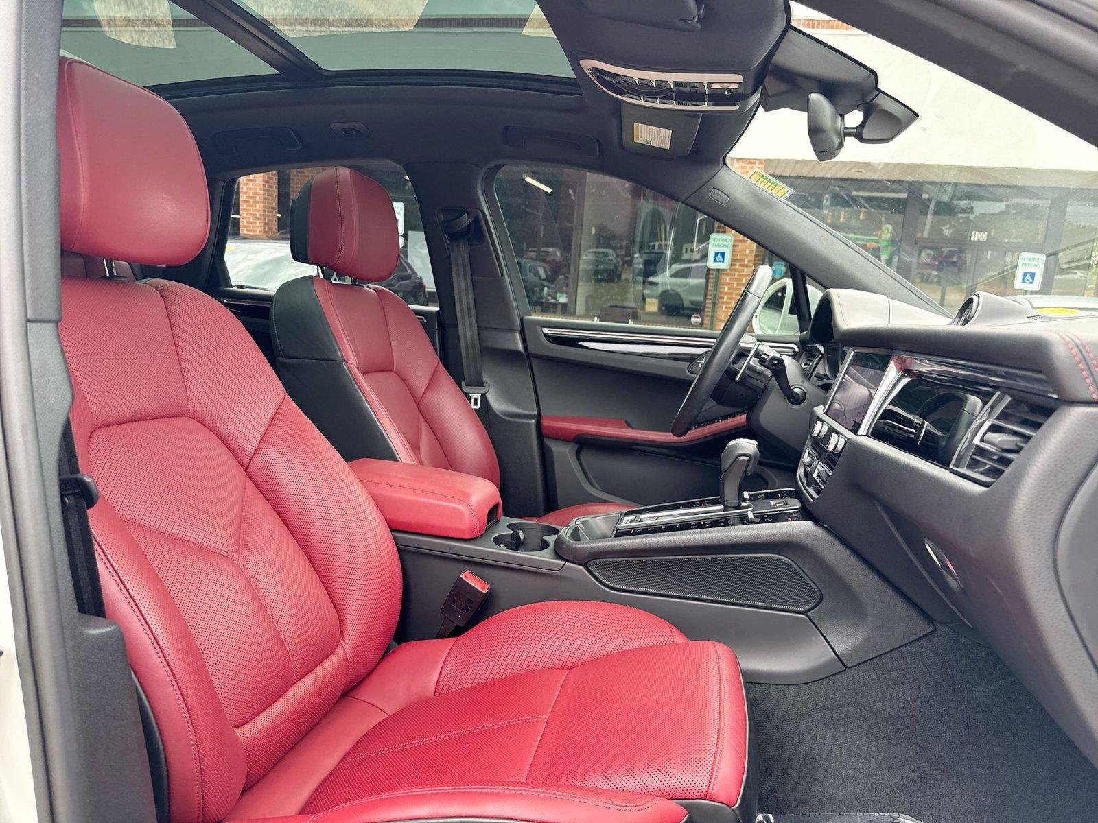 Used 2022 Porsche Macan AWD/4WD image 25