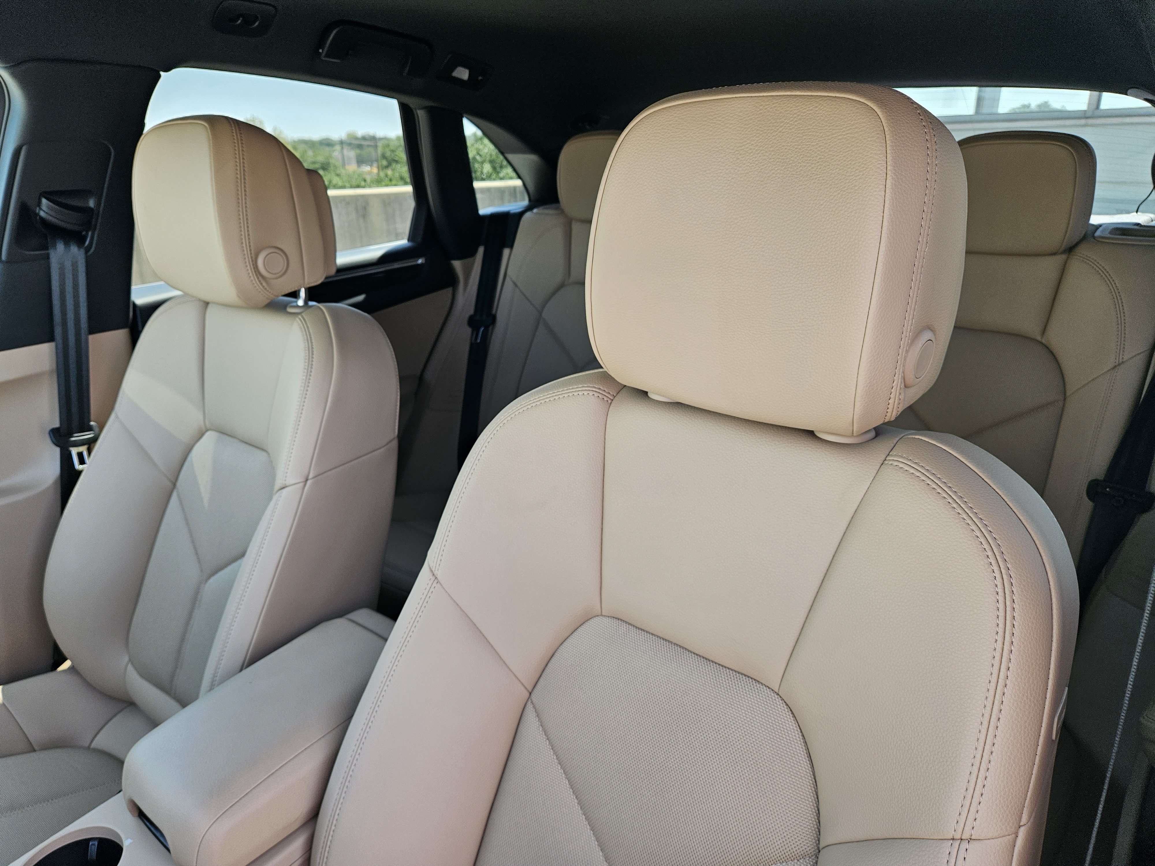 Certified 2026 Porsche Macan AWD/4WD image 6