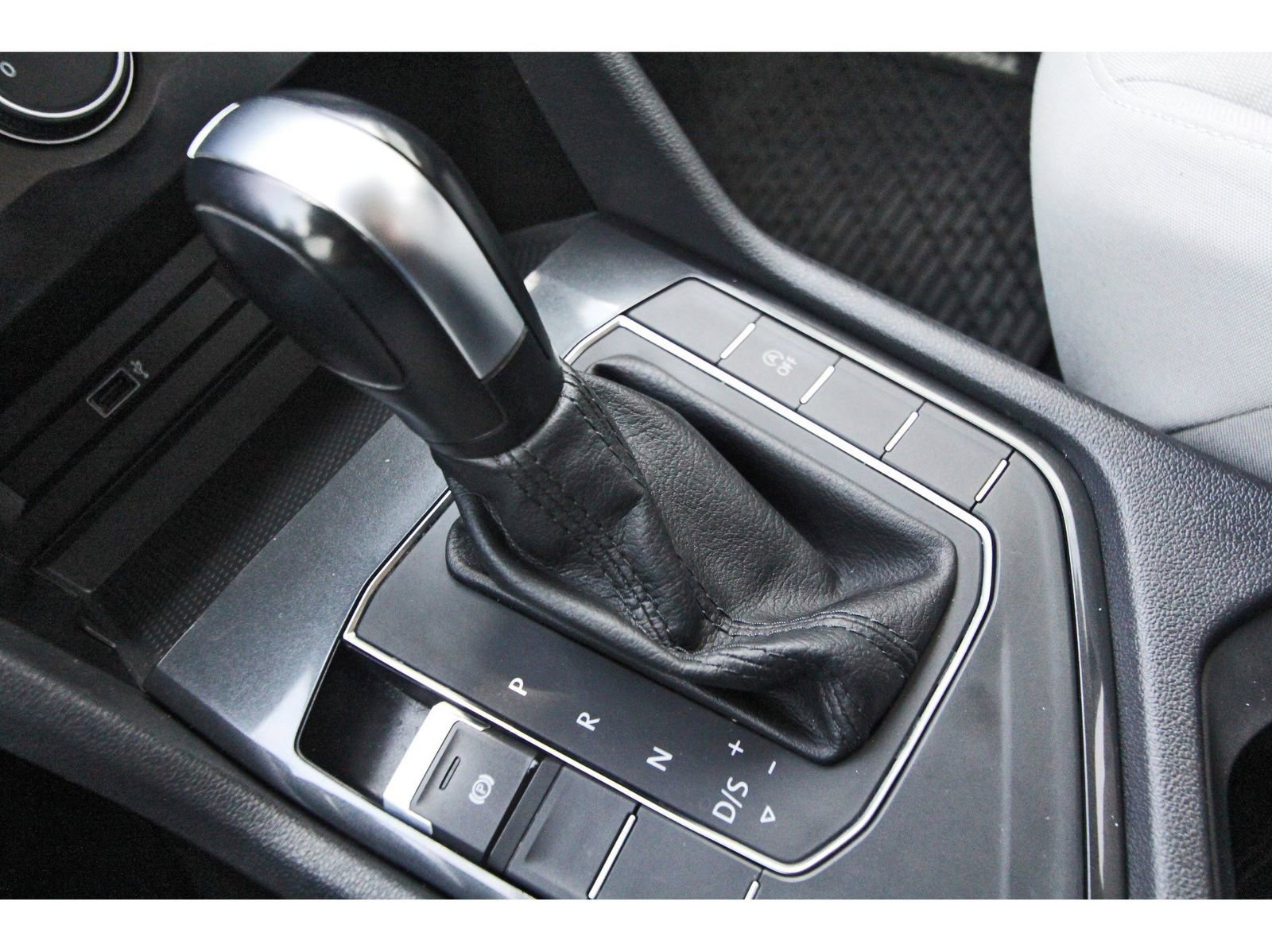 Used 2018 Volkswagen Tiguan S FWD image 27