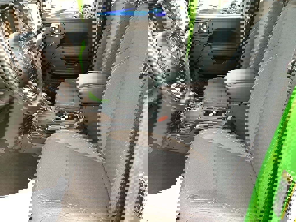 Used 2025 Jeep Gladiator Sport image 12