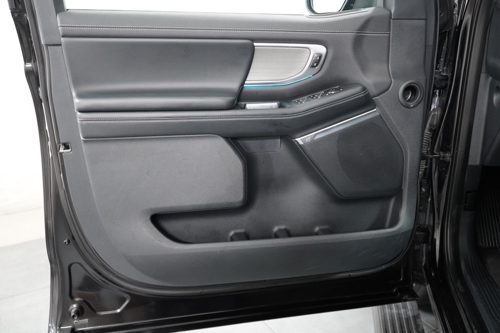 Certified 2025 Ford Expedition Platinum AWD/4WD image 30