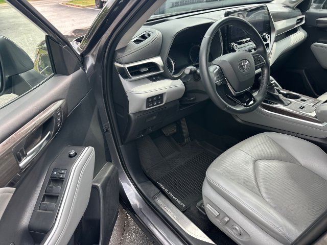 Used 2021 Toyota Highlander Platinum AWD/4WD image 11