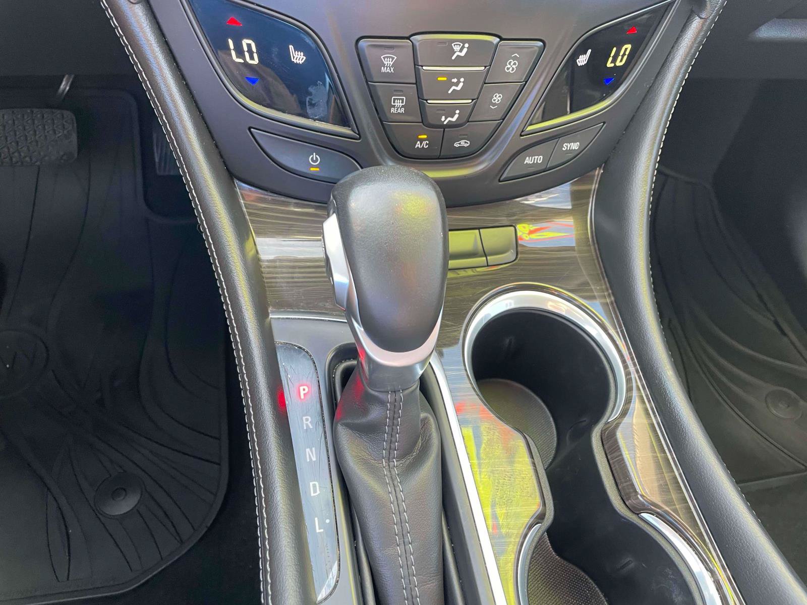 Used 2019 Buick Envision Essence FWD image 16