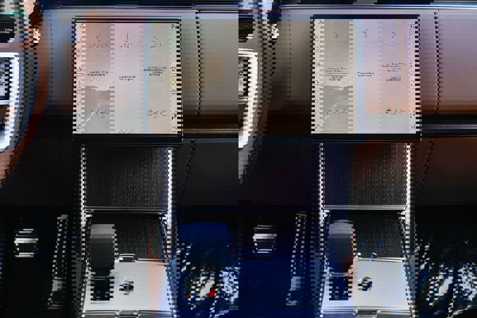 New 2026 Land Rover Range Rover SE image 13