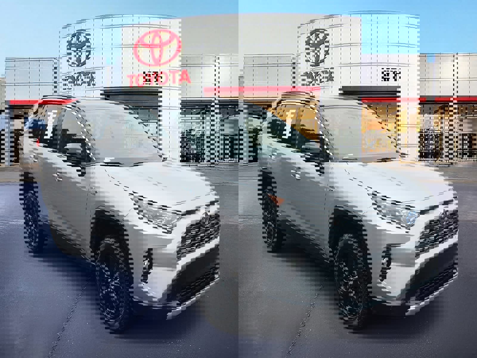 Used 2019 Toyota RAV4 XSE w/ XSE Weather Package image 3