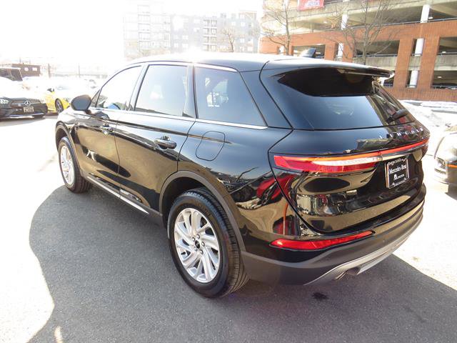 Used 2023 Lincoln Corsair AWD image 2