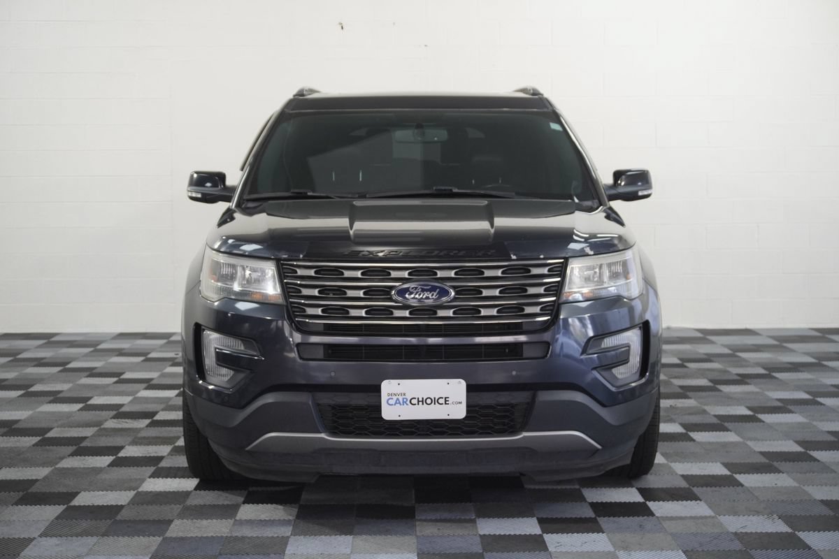 Used 2017 Ford Explorer XLT w/ Equipment Group 202A FWD image 9