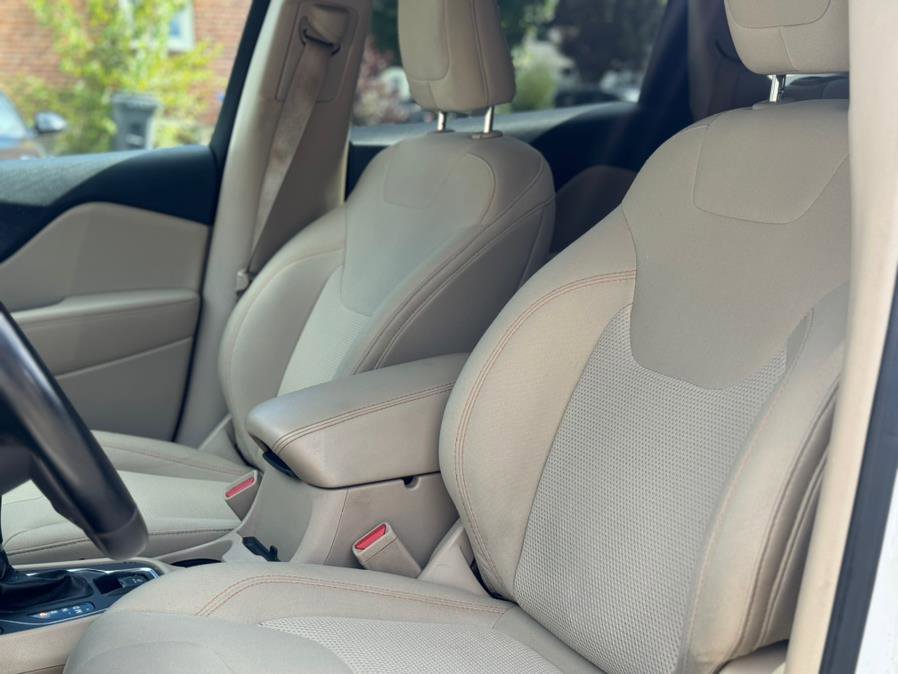 Used 2019 Jeep Cherokee Latitude w/ Cold Weather Group image 12