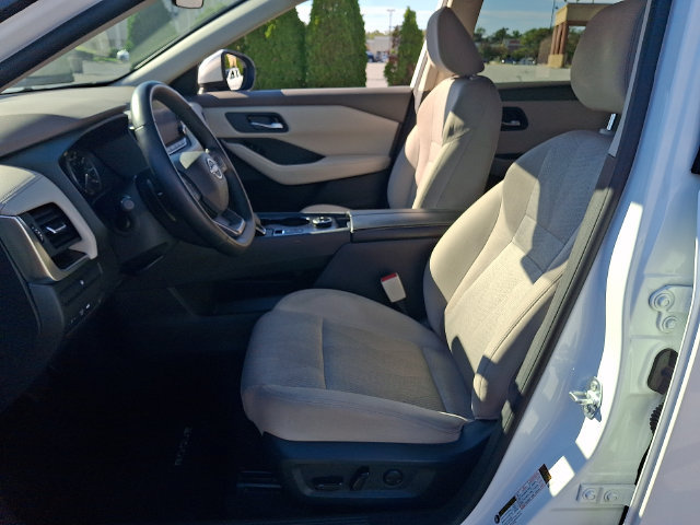 Used 2025 Nissan Rogue SV AWD/4WD image 14