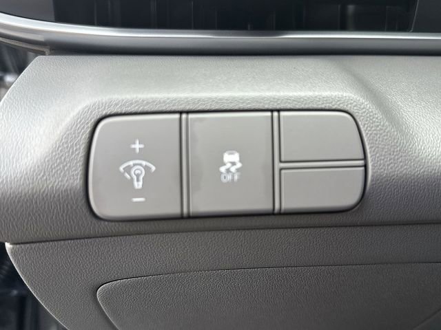 Certified 2025 Hyundai Elantra Sport image 35