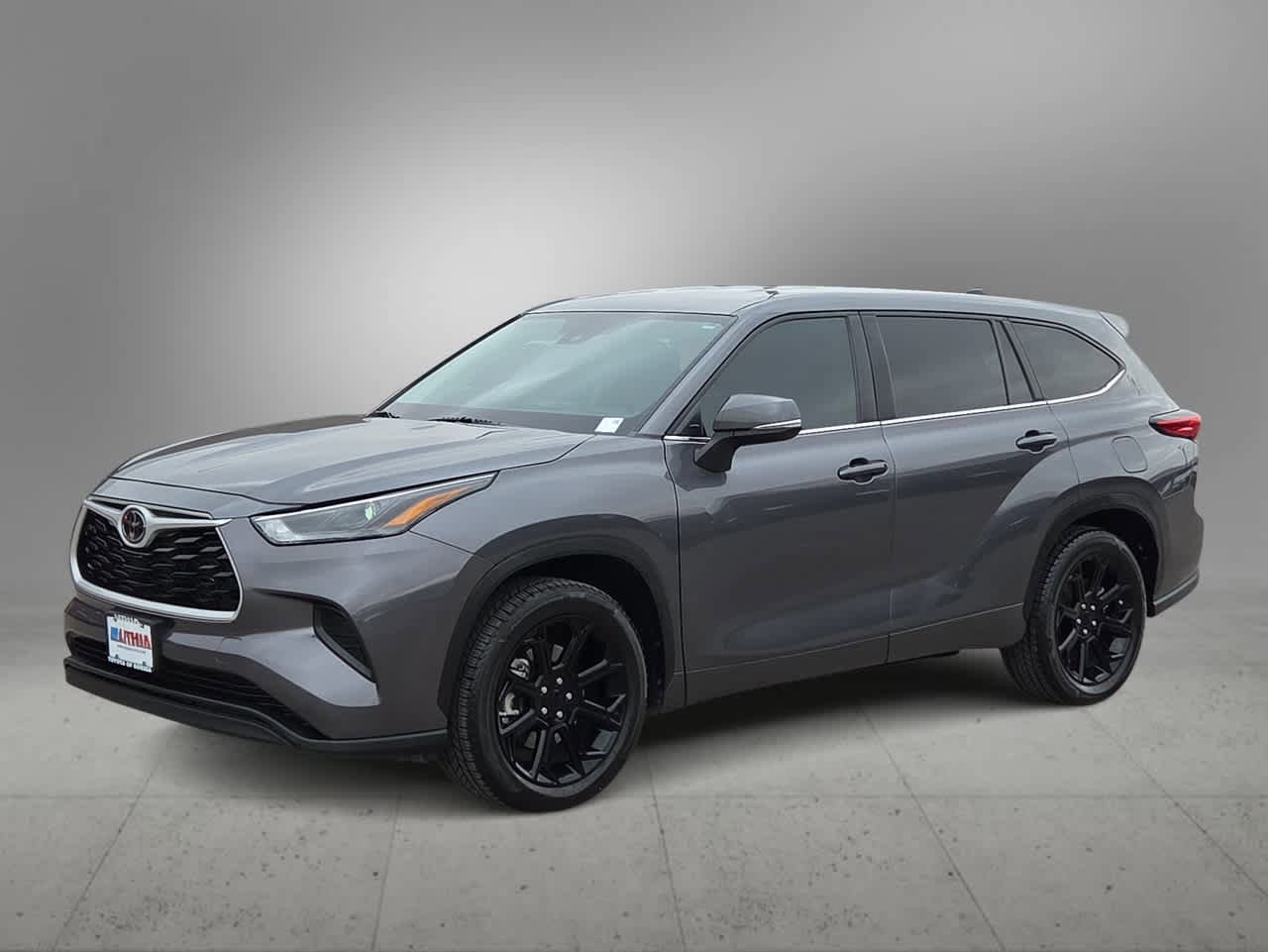 Used 2023 Toyota Highlander L FWD image 4