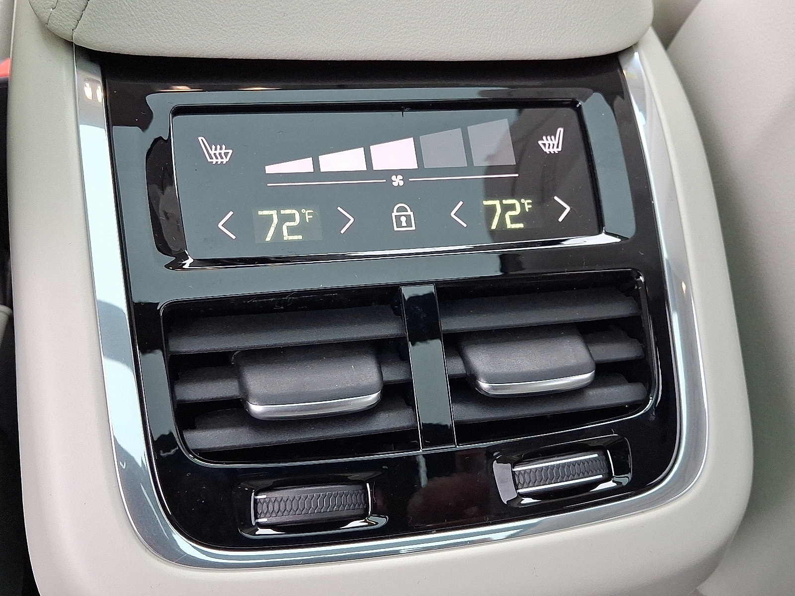 New 2026 Volvo XC60 B5 Ultra w/ Protection Package Premier image 6
