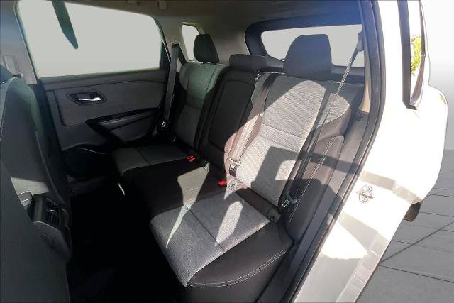 Certified 2023 Nissan Rogue SV FWD image 19