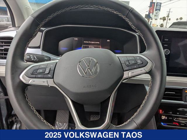 Used 2025 Volkswagen Taos SE w/ Panoramic Sunroof Package FWD image 13