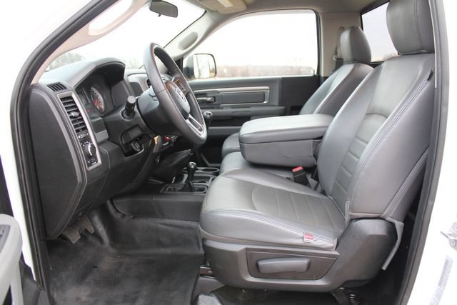 Used 2018 RAM 3500 Tradesman w/ Chrome Appearance Group AWD/4WD image 16