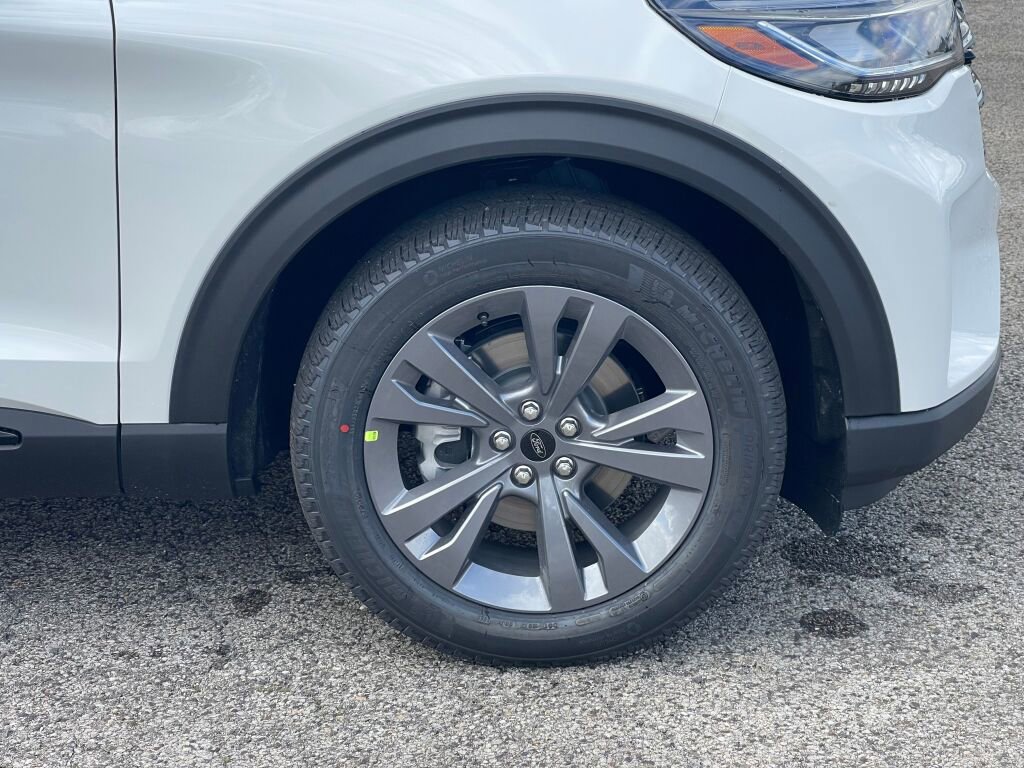 New 2026 Ford Explorer Active image 17
