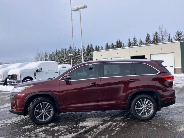 Used 2017 Toyota Highlander XLE image 24