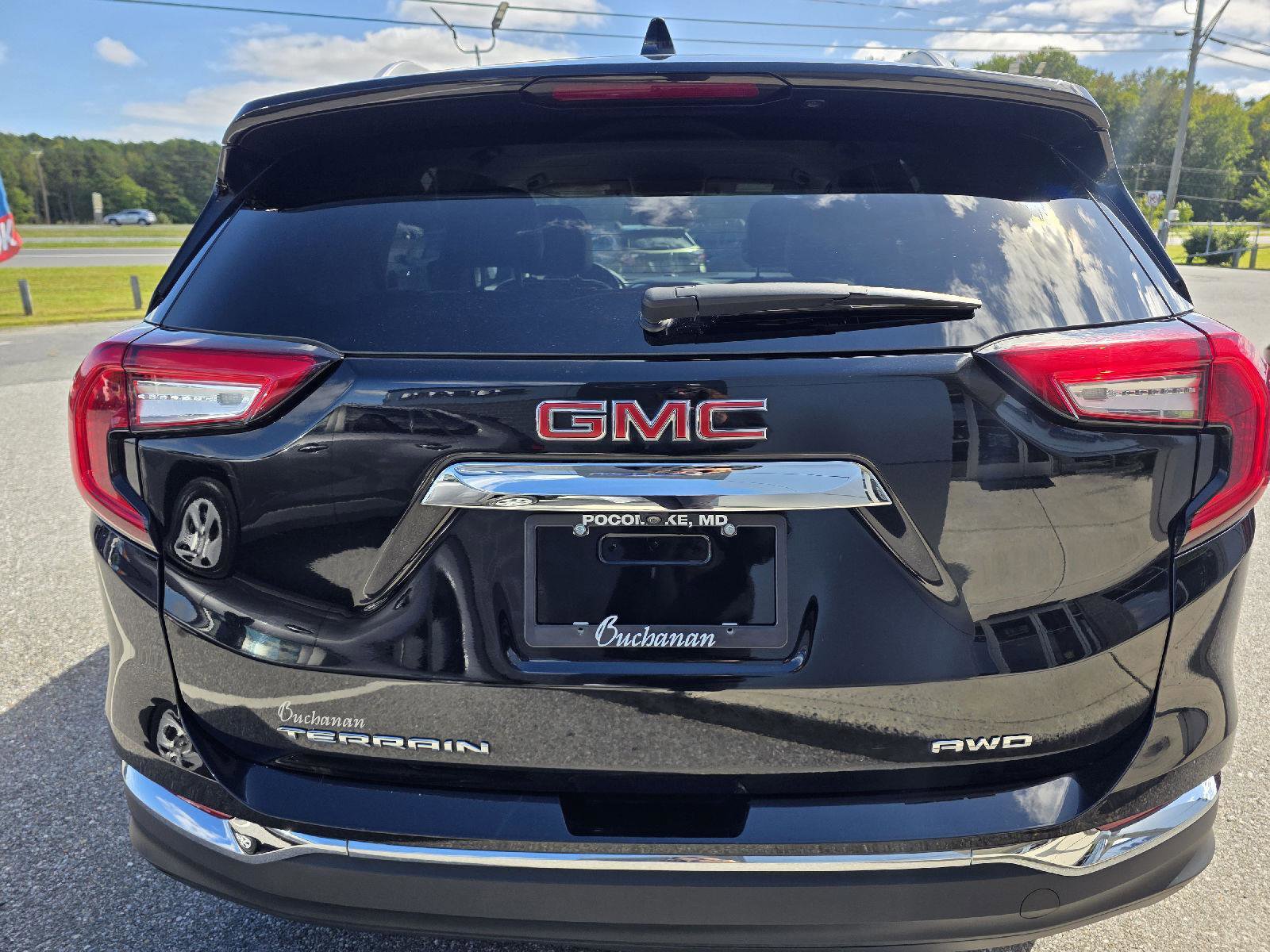 Used 2024 GMC Terrain SLT image 6