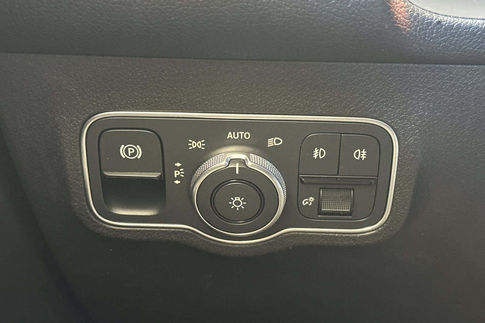Certified 2022 Mercedes-Benz GLB 250 4MATIC image 35