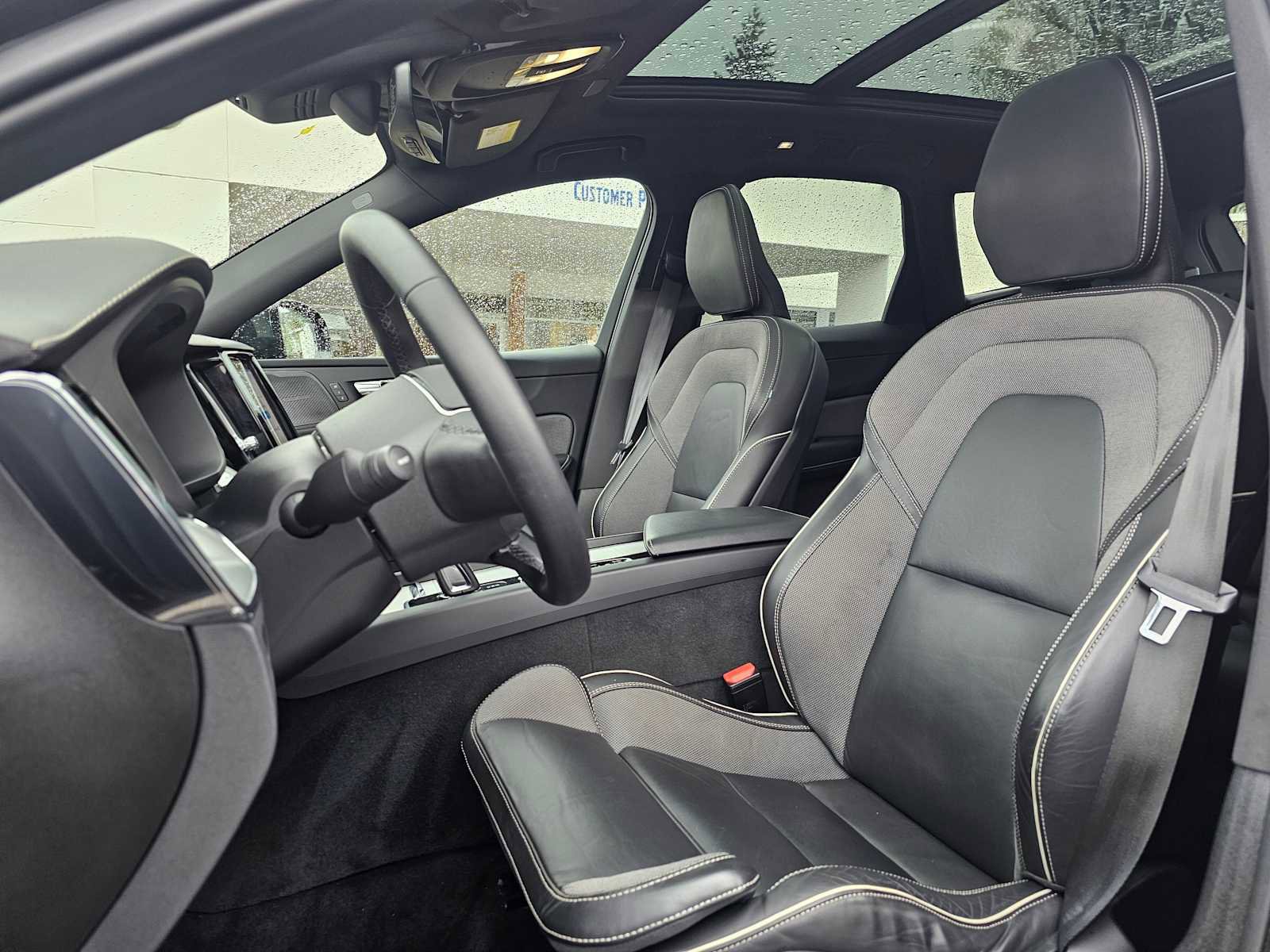 Used 2022 Volvo XC60 T8 R-Design w/ Advanced Package AWD/4WD image 21