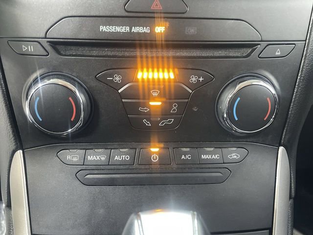 Used 2018 Ford Edge SEL w/ Ford Safe & Smart Package image 19