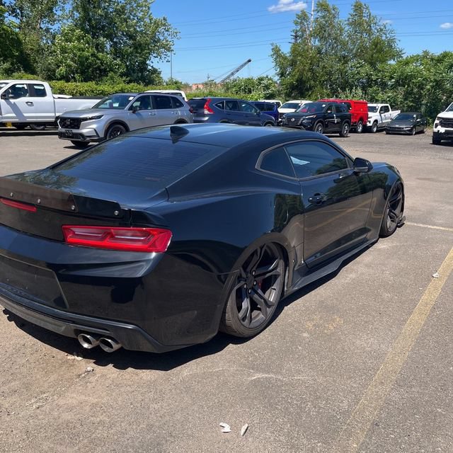Used 2018 Chevrolet Camaro SS RWD image 6