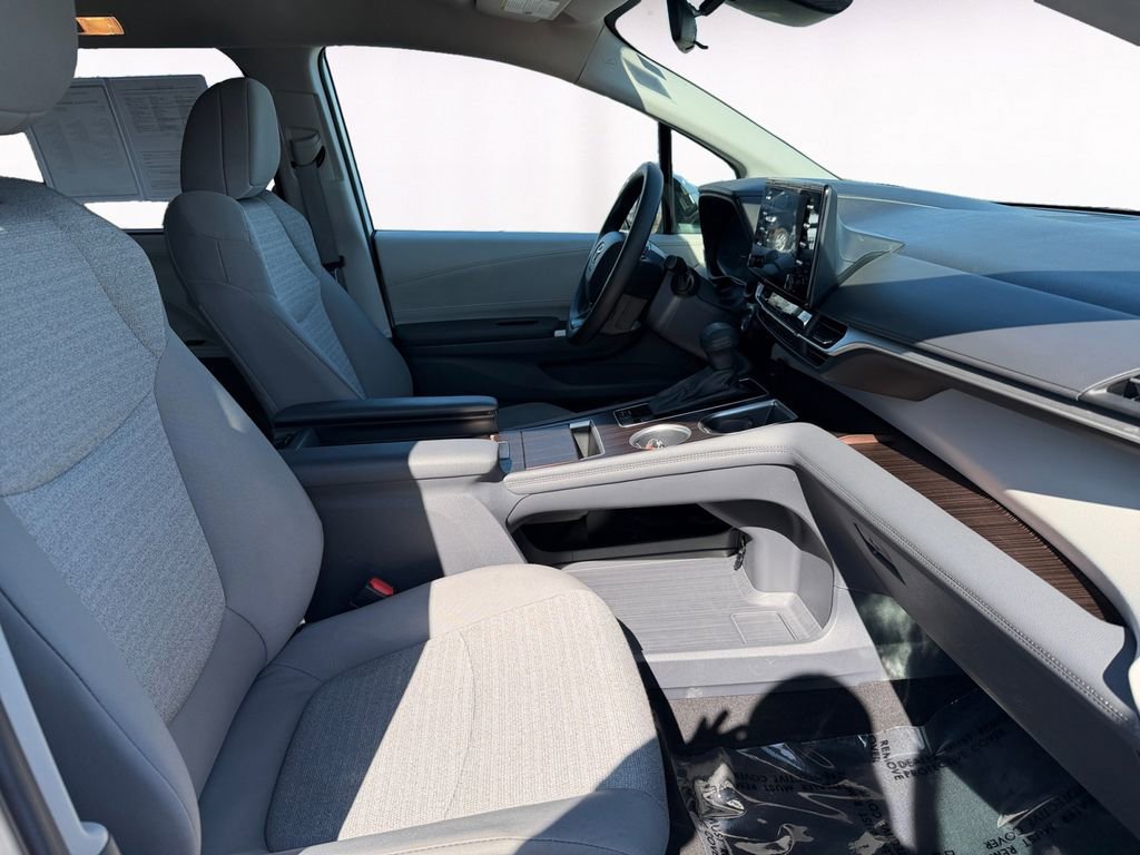 Used 2024 Toyota Sienna LE image 15