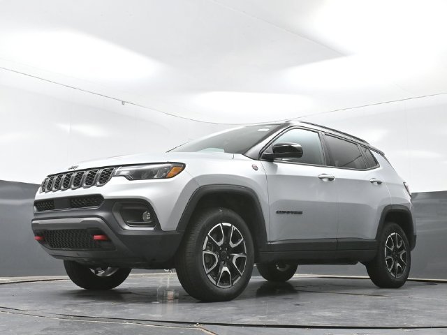 Used 2025 Jeep Compass Trailhawk AWD/4WD image 54