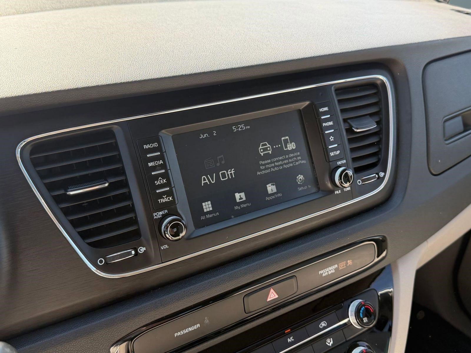Used 2021 Kia Sedona LX FWD image 27