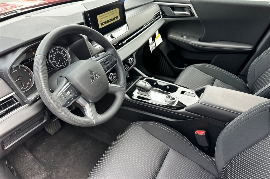 New 2025 Mitsubishi Outlander ES image 11