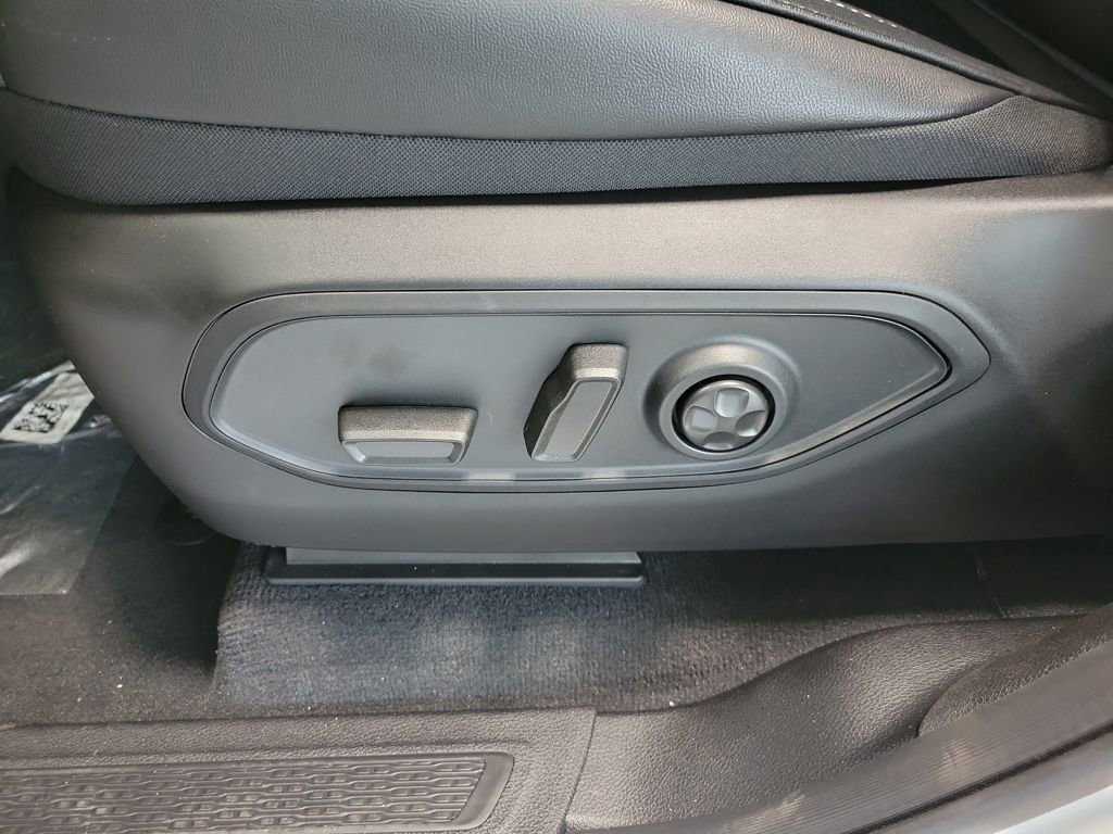 New 2025 Jeep Grand Cherokee L Limited image 12