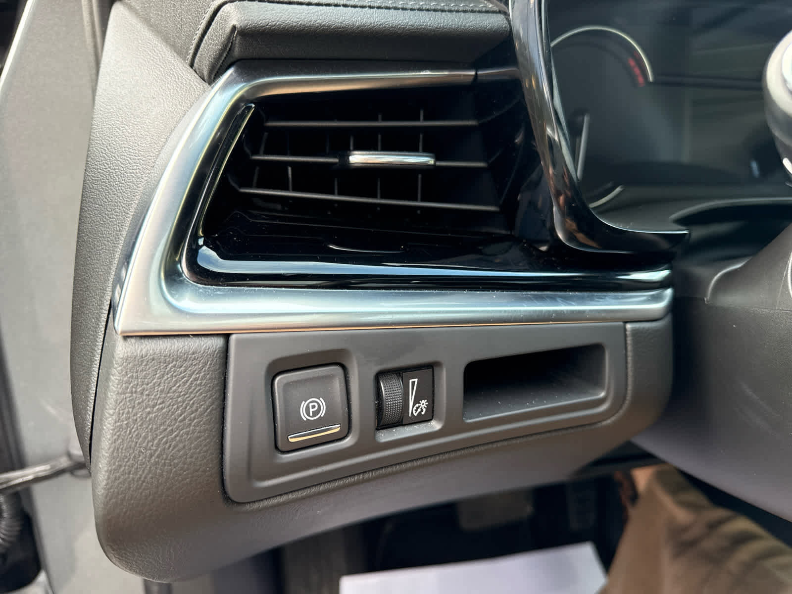 Used 2024 Cadillac XT6 Luxury w/ LPO, Floor Liner Package image 16