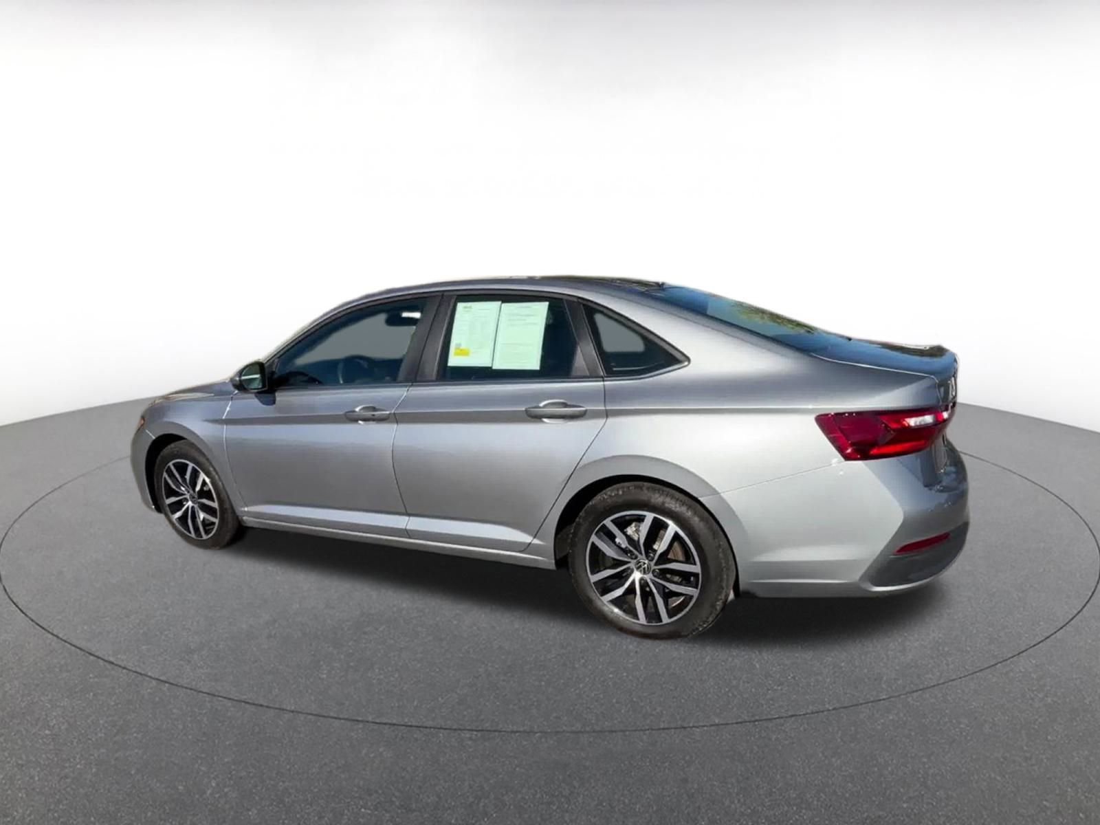 Used 2025 Volkswagen Jetta SE image 10