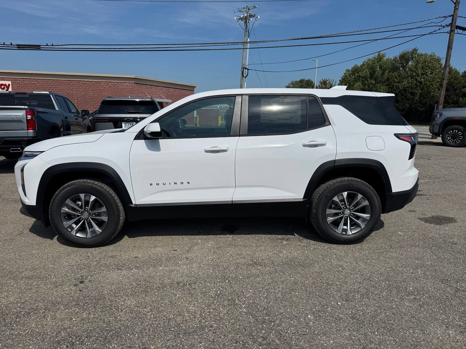 New 2027 Chevrolet Equinox LT AWD/4WD image 3