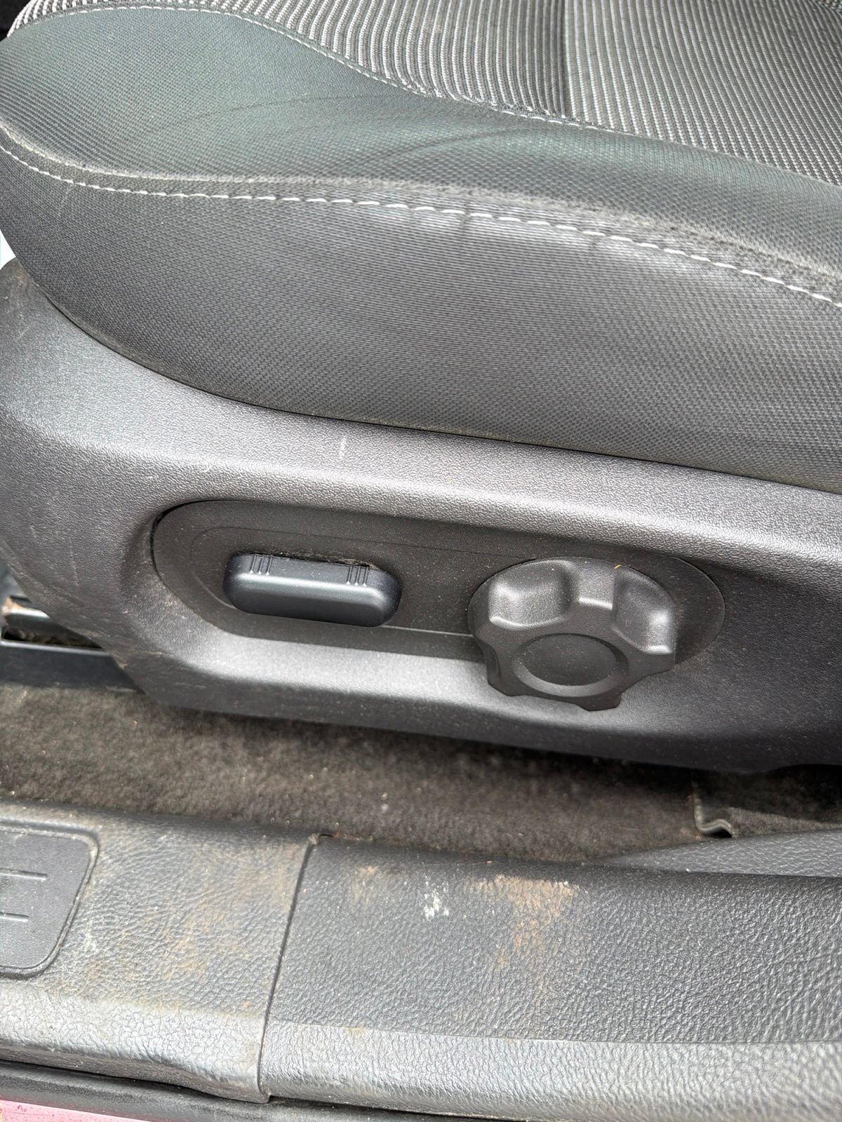 Used 2013 Ford Taurus SEL FWD image 12